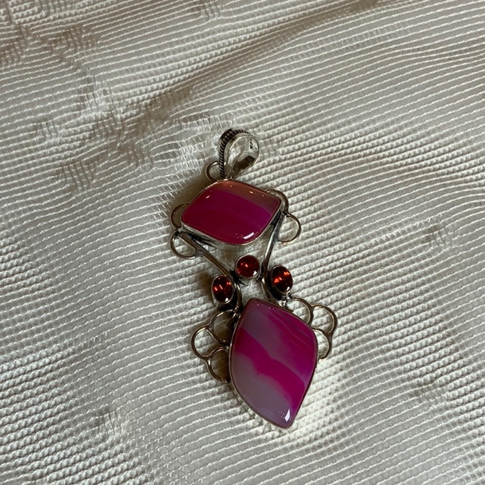 Elegant Pink and Red Pendant Necklace
